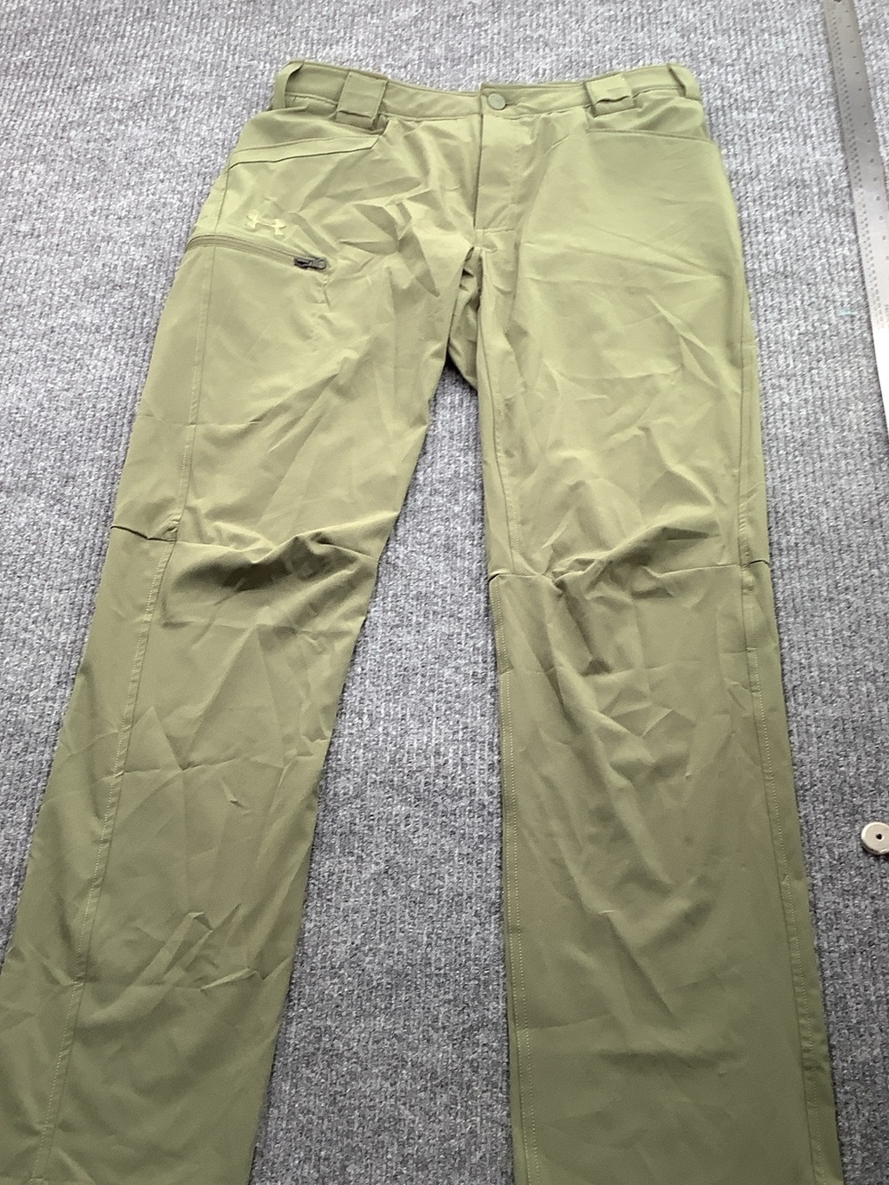 Under Armour Men's Olive Cargo Pants with Zipper Pocket